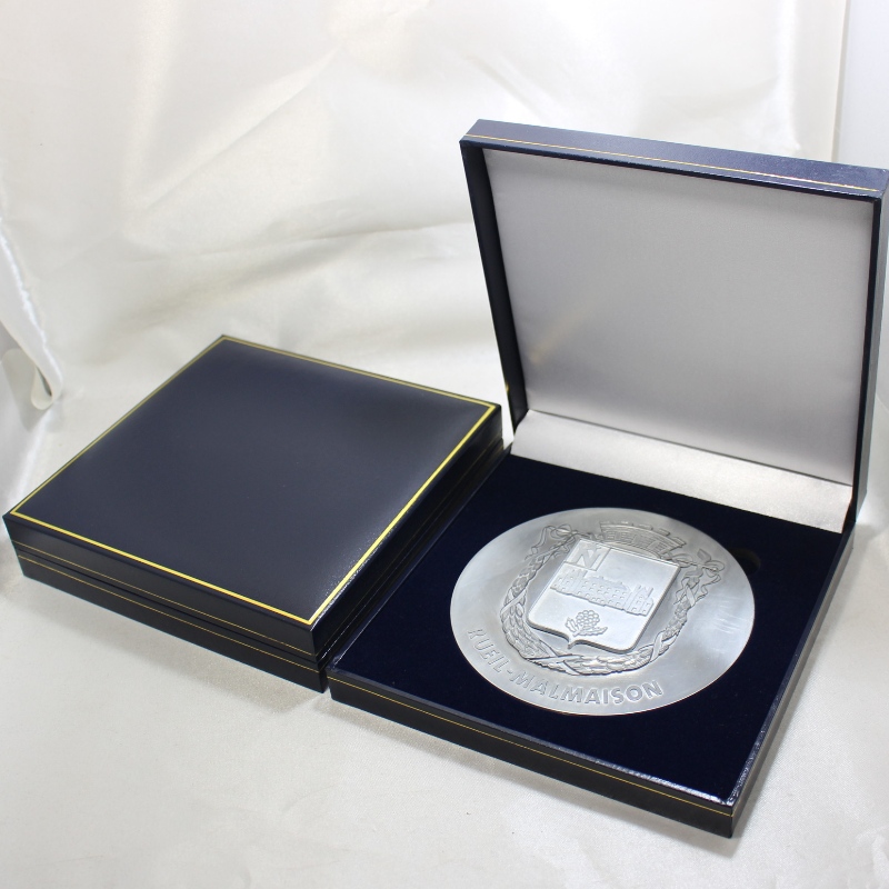 Artikel V-23 quadratische PU Lederbox für 120*120mm mutiple Münzen, Medaillen und Abzeichen, etc. mm.160*160*38, Gewichte ca. 280g