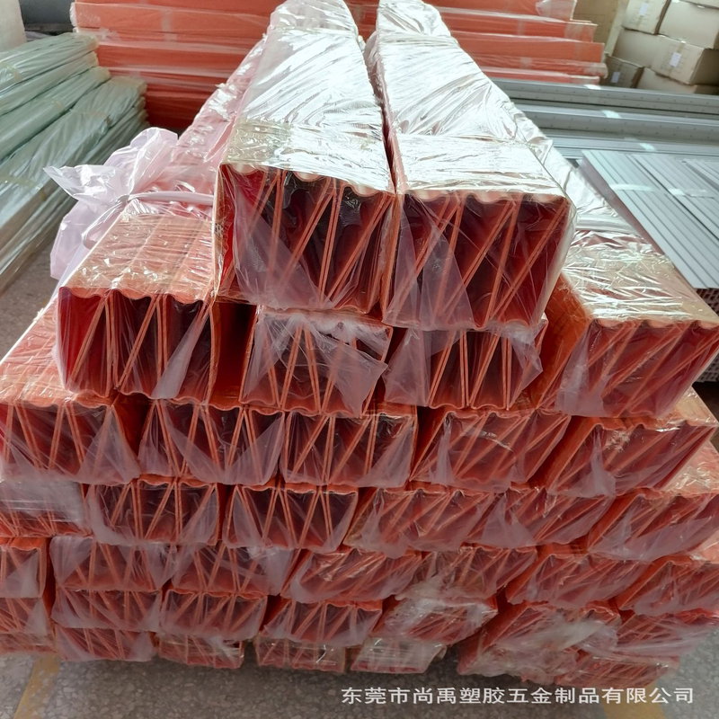 Kundenspezifische Extrusion von PVC-Kunststoffkanalprofilen für die Stahlverpackung