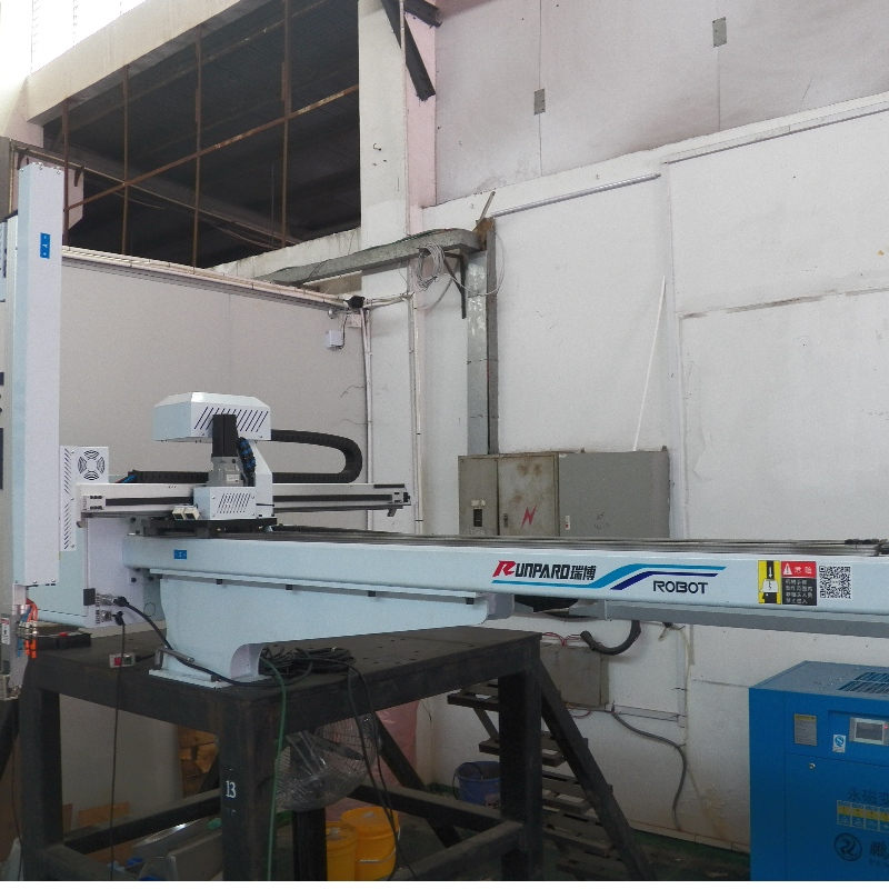 Dreiachsiger Servo-Traversenmanipulator mit straffem Kopf -RN-Serie