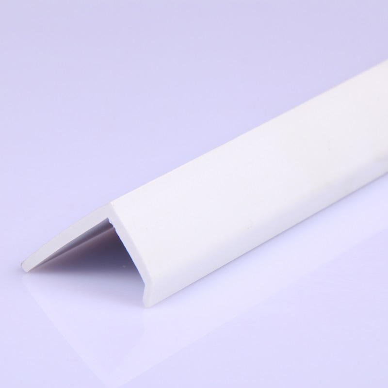 Kundenspezifisches L-förmiges Schutzprofil aus PVC-Kunststoff mit hoher Qualität und niedrigem Preis