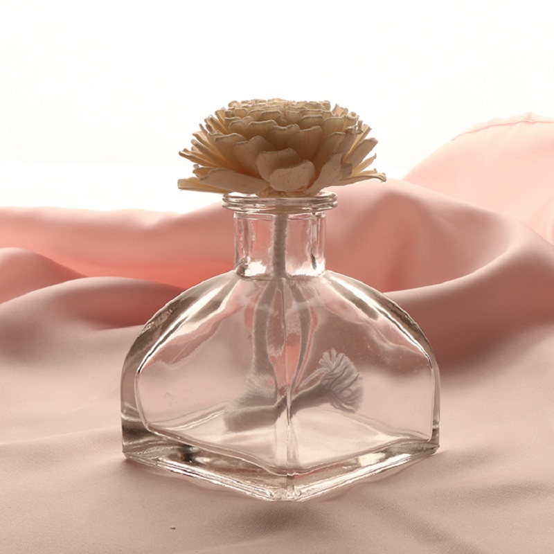 China Pyramid Shaped Perfume Glass Bottle