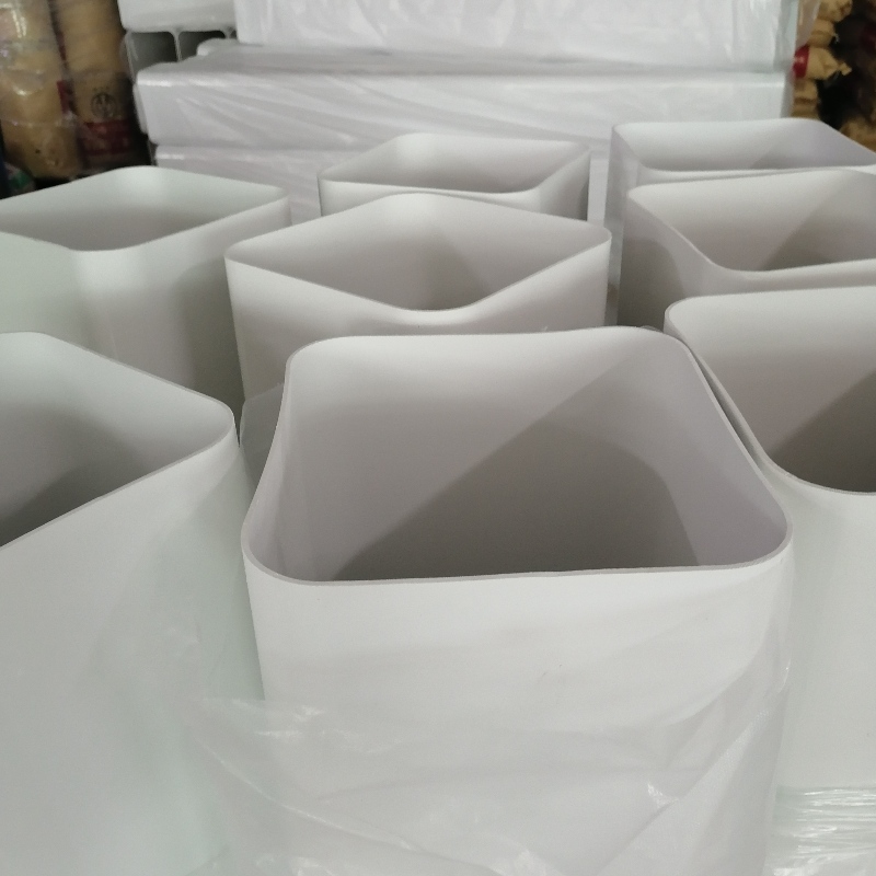 PVC Vierkantrohr Kunststoff Vierkantrohr Spezialrohr für kleine Haushaltsgeräte in mittlerer Form