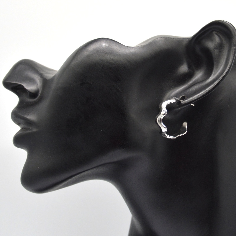 C-förmige Wasserohrringe, Damenmode und elegante Ohrringe, einfache, elegante, lässige und vielseitige silberne Ohrringe. China Ruifanbao Schmuckverarbeitungsfabrik