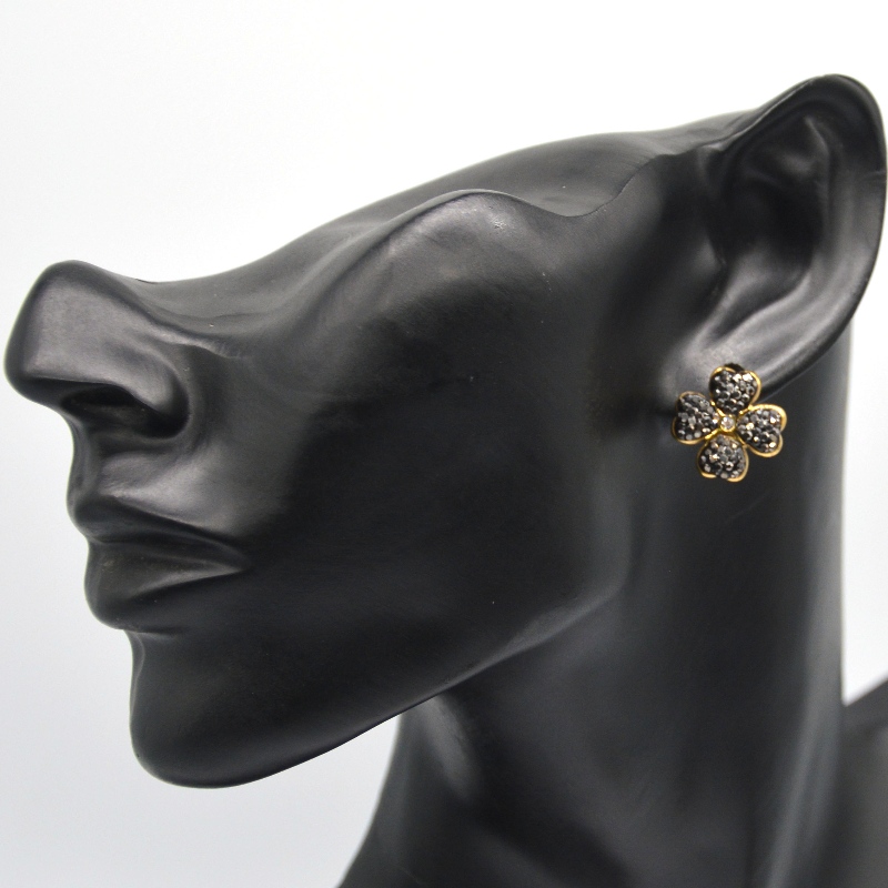 Vierblättrige Kleeohrringe, geeignet für Mädchen und Damen, lieben herzförmige schwarz \/ weiße Ohrringe, China Ruifanbao Schmuckverarbeitungsfabrik