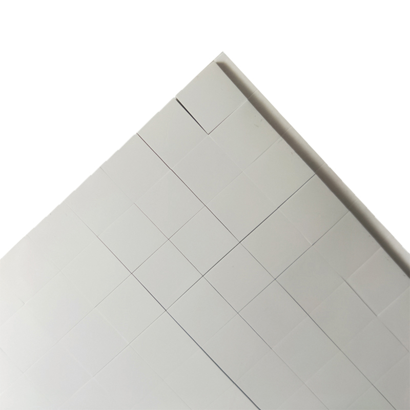 Umweltfreundliche wärmeleitende Silikonfolie, grauweißer Kühlkörper mit einer Rückseite, stoßdämpfende und schalldichte Silikonfolie können gestanzt werden