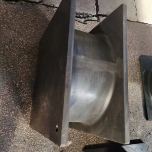 Fender Systems Aus traditionellen Holz- und Schergummi-Fendersystemen