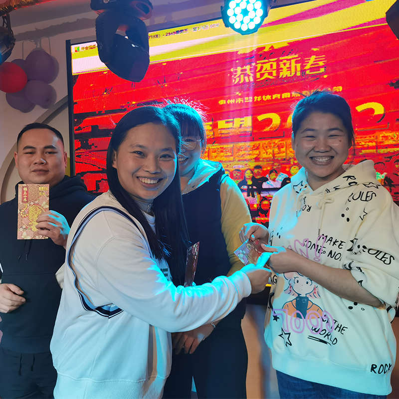 Elongarrow \\\\ \'s jährliche Partei