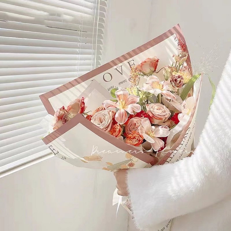 Tissue Paper Blume Geschenkpapier Multicolor Paper 30G&35g Kraftpapier Glitter Papier Holographische Folie Papier Druck Logo Weiß&yellow Kraftpapier Wein Geschenkpapier für Weihnachtsgeschenke