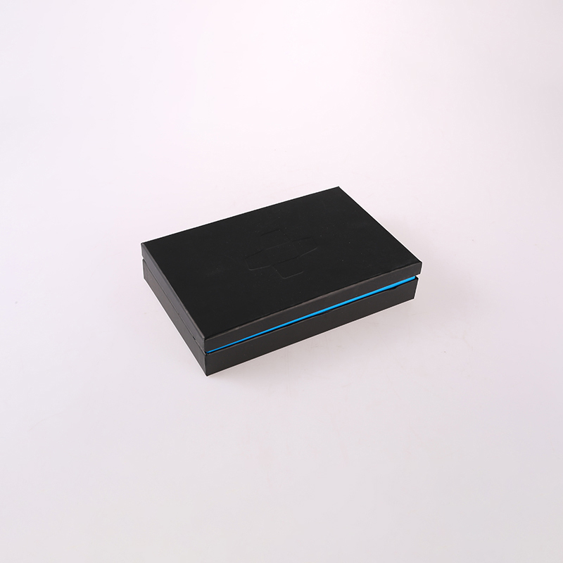 Black Box mit Logo