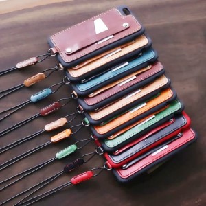 Es eignet sich für die iPhone Handy Schutzhülle aus Leder. Es ist aus hochwertigem Kalbsleder gefertigt. Das Lederetui ist mit einem Handschlaufe gestaltet. Der importierte tpu+pc zwei in einem weichen Gummikoffer ist Anti-Fall und Ant...