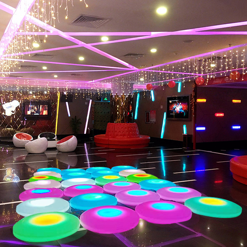 Tragbare runde LED -Tanzfläche Fliesen im Freien/indoor, Berührung Interaktiver Leuchten von Disco Dance Floor Fliesen, weiße Plastikoberfläche Sensorisches und Sonderpädagogikspielzeug für Kinder
