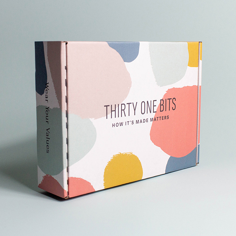 Doppelseitige rosa Flugzeugkasten Quadrat Express-Kleidung T-Shirt Verpackungsbox Multisize Farbbox Wellbleche Box