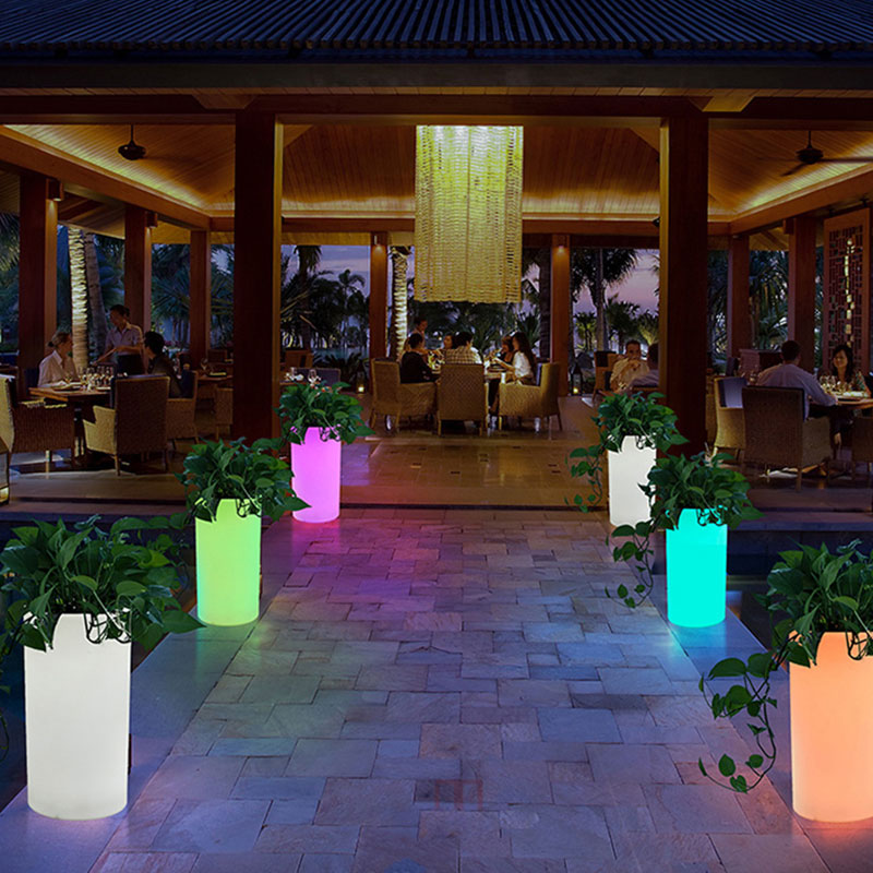 Outdoor -Garten -LED -LED -Blumentöpfe, RGB Farbwechselnde Plastik LED Beleuchtete Blumentöpfe für Hochzeit, Veranstaltungsparty, Hotel, Einkaufszentrum Eröffnungszeremonie Dekoration (wasserdichte IP68)