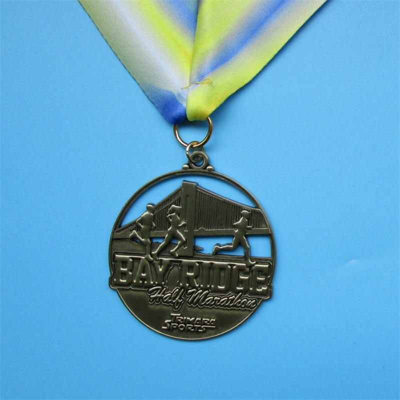 Running Man Special Design Medaillen hohl coole plattierte Gold Marathon Awards Medaillen