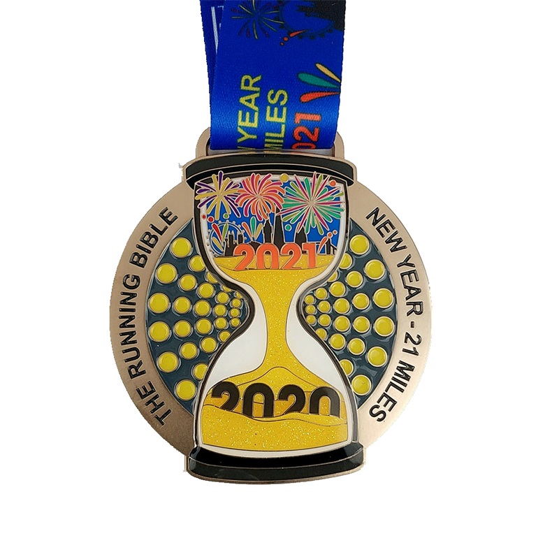 Unique Holiday Run Medaillen 7/8-Zoll Metallgussmedaille Halloween Weihnachten Ostern Neujahr Pretty Medaillen