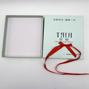 Geschenkbox mit Band