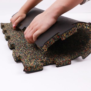 Ineinandergreifende Gummimatten