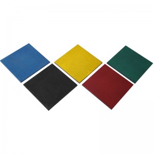 Gummifliesen im Freien