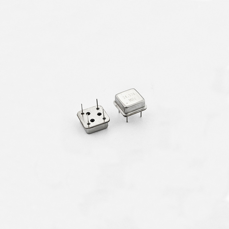 Standarduhr Oszillator 12x12mm