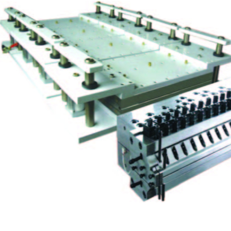 Kunststoff -Extrusionsform mit breiter Tür