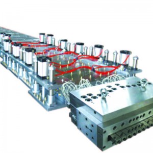 Kunststoff -Extrusionsform mit breiter Platte