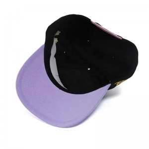 Neuankömmlinge Kontrastfarbe Schwarz und Lila benutzerdefinierte Farbe 5 Panel Sticklogo Baseball Cap Sporthüte für Erwachsene