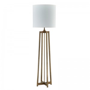 Hyatt Hotelsofaneben Stehlampe mit antikem Gold Finish im Gästezimmer