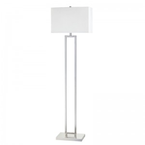 Marriott Hotel Sofaneben Stehlampe mit gebürstetem Nickel -Finish im Gästezimmer