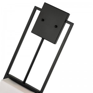 Hospitality Hotel Wall Sconce mit mattschwarzem Finish und rechteckiger Acrylschatten im Hotel Typischer Korridor