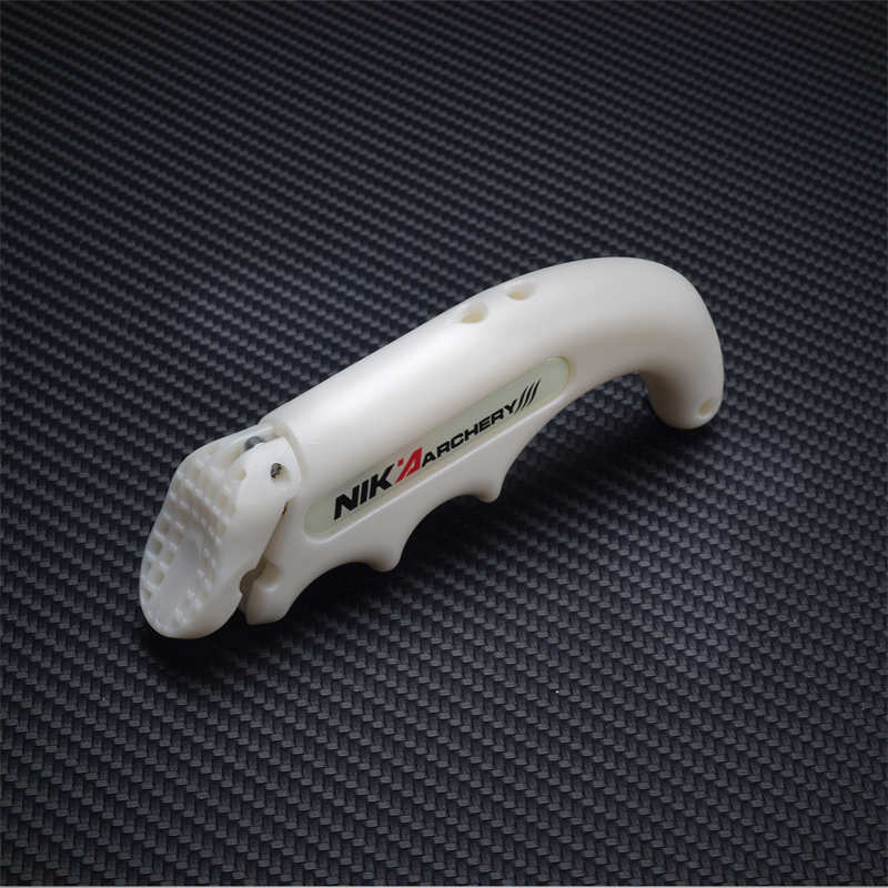 Neue Daumenpanzerung für traditionelle Bogenschützen