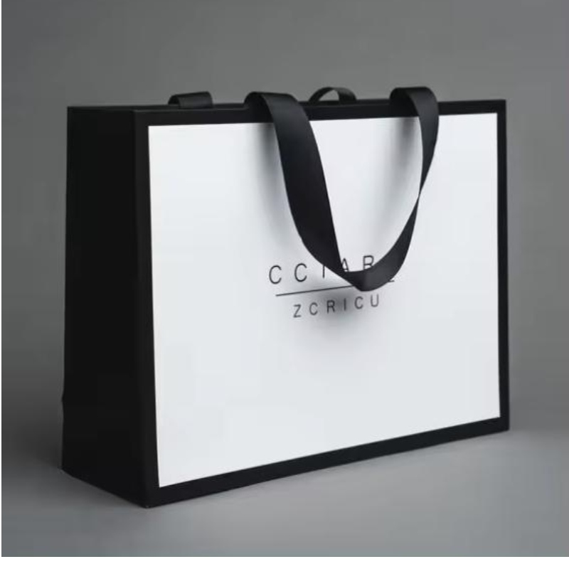 Custom Luxury Clothing Retail Packing Bag weiß Geschenktüte Bolsas de Papel Einkaufspapiertüten mit Griffen für Kleidung