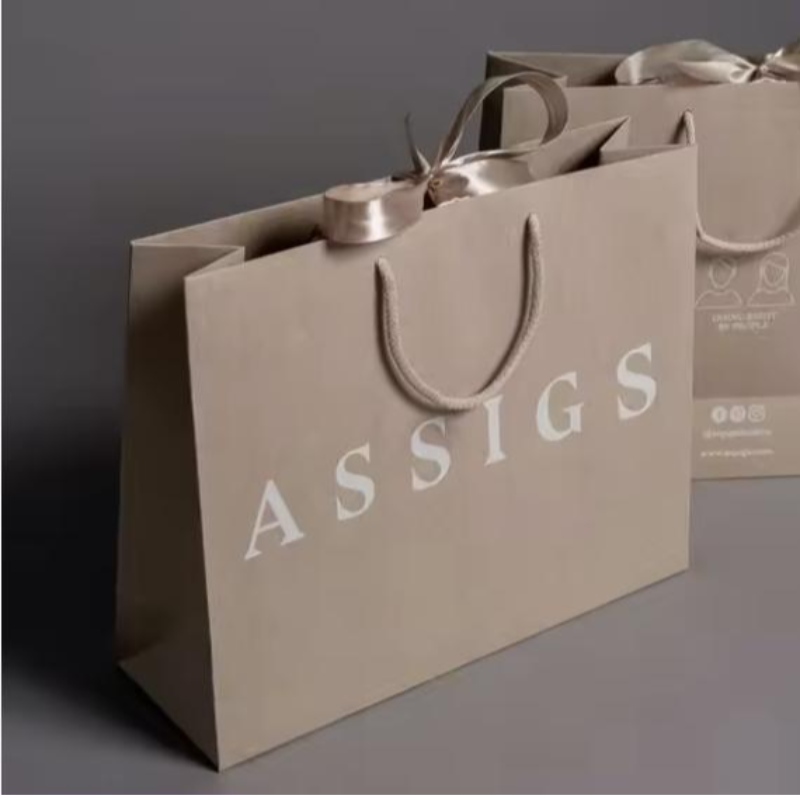 Custom Luxury Clothing Retail Packing Bag weiß Geschenktüte Bolsas de Papel Einkaufspapiertüten mit Griffen für Kleidung