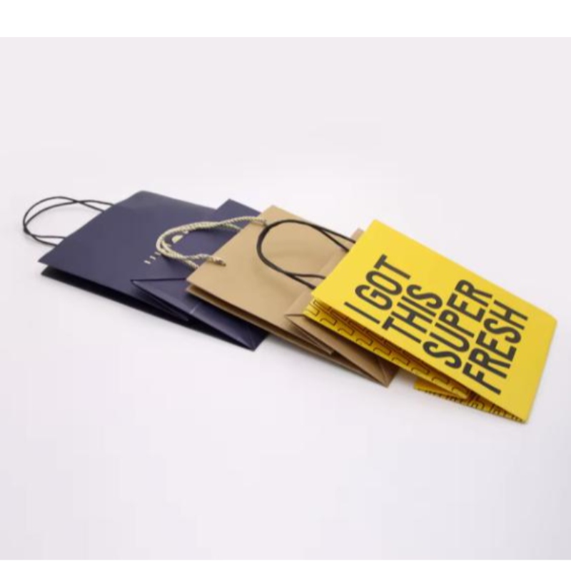 Customized bedrucktes Logo Kraftpapierverpackung Tasche Geschenk Basteleinkauf biologisch abbaubare Papiertüte mit Griff