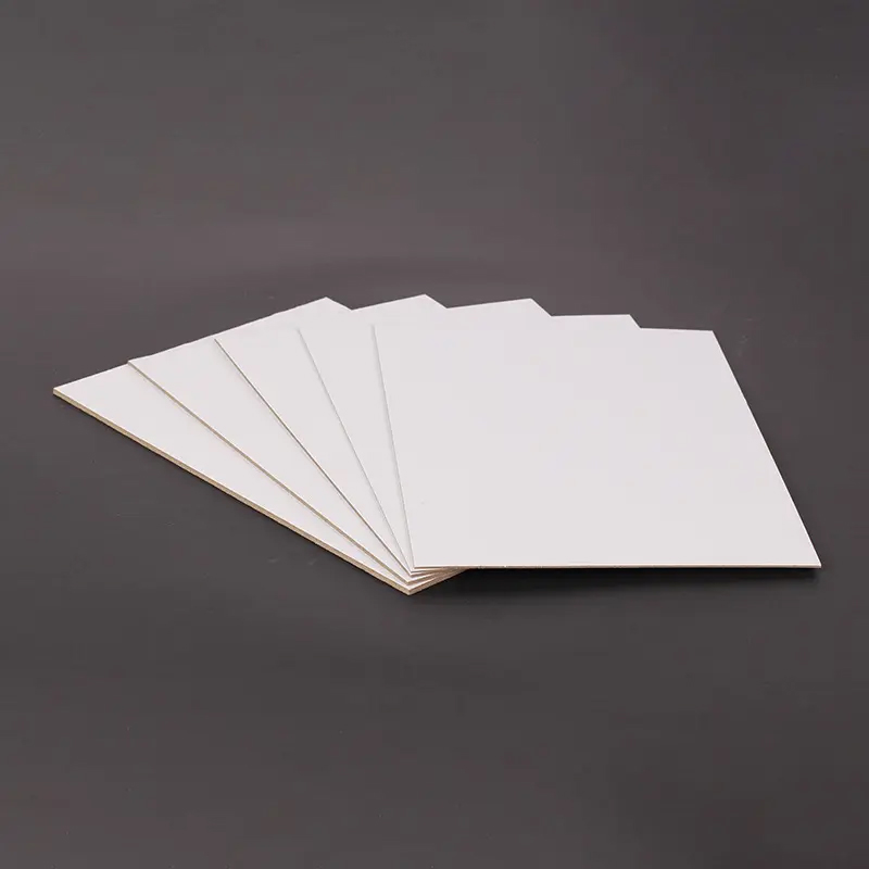 Weiße Pappplatte
