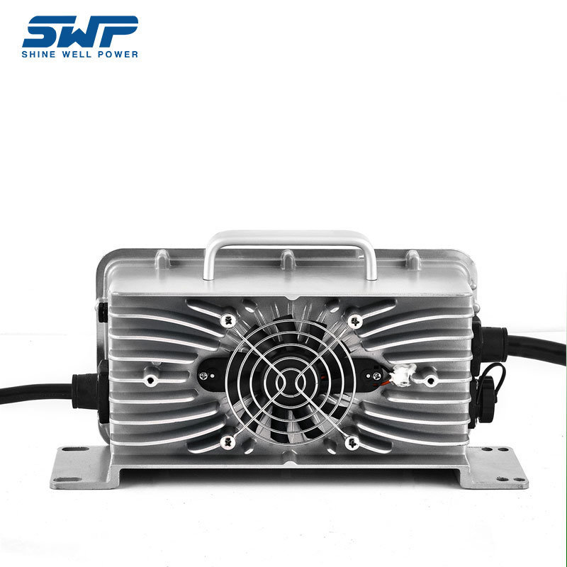 60V15A Gabelstapler Lithium -Batterie -Ladegerät Ausgangsstromladegerät mit robustem Aluminiumprofil USD im Golfwagen