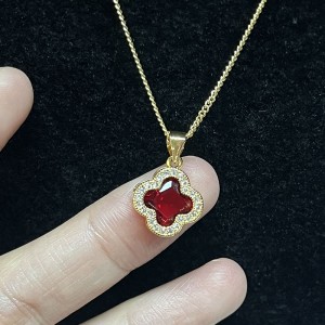 Strahlendes Rubinblütengold-Plattierte Blumenkette mit funkelnden klaren Akzenten