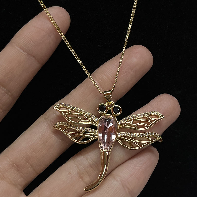 Elegante Drachenfly -Anhänger -Halskette mit rosa Kristall- und Strassakzenten, Gold-Mit komplizierten filigranen Flügeln plattiert
