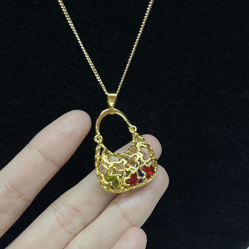Luxushandtasche Anhänger Halskette für Frauen - 18k Gold-Plattiertes Kupfer mit kompliziertem filigranem Design & Emailleakzente - eleganter Modeschmuck für Geschenke & Besondere Anlässe