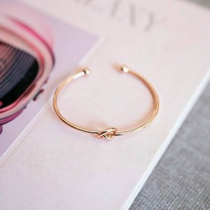 4k Gold plattiert für immer Liebesknoten Infinity Armreif Armbänder für Frauen verstellbares Goldarmband für Frauen elegantes Gold-Plattierte Offenes Manschettenarmband mit Knotengestaltung - moderner minimalistischer Schmuck für t...