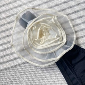 2025 Neue europäische und amerikanische Hot Girl Bikini mit drei - Dimensionsblüten. Kreuzen - Grenze am besten - Sex sexy zwei verkaufen - Stück Badeanzug mit Dreieckhosen 8863 Preis:$79,99