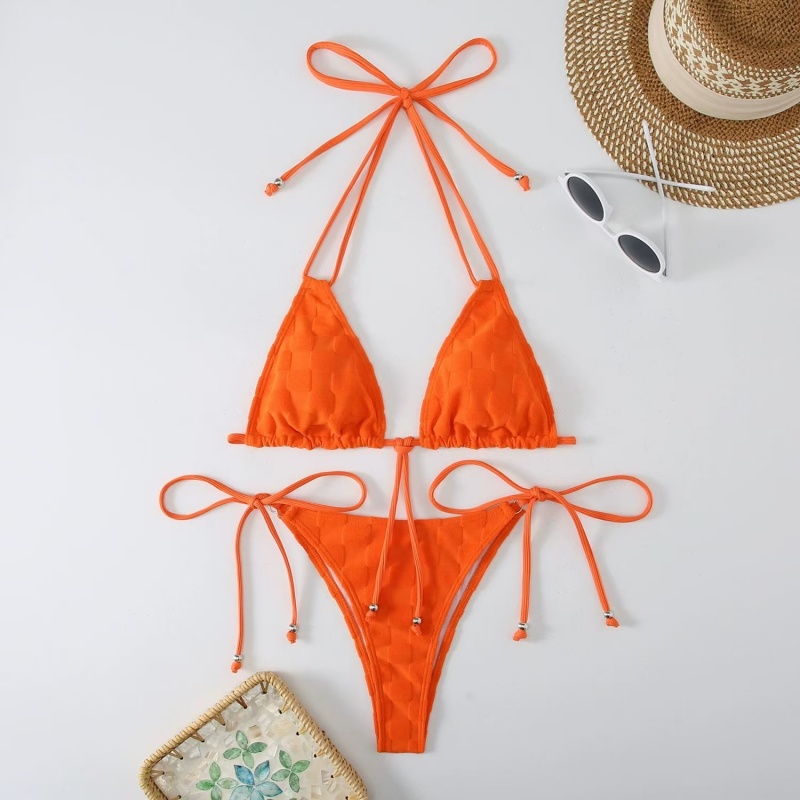 Neue 2025 Europäer und Amerikaner-Stil zwei-Stück Bikini Badeanzüge für Frauen. Hergestellt aus speziellem Stoff, erhältlich in festen Farben und mehreren Farben. Dreiecksgeschnürtes und sexy Design 8878 Preis:$79,99