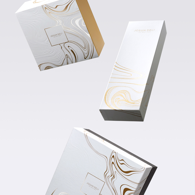 Goldene minimalistische Geschenkbox