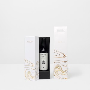 Goldene minimalistische Geschenkbox