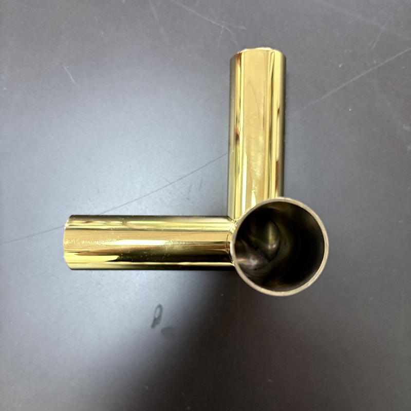 Zotye Edelstahl Gold elektropliert dreieckig drei-dimensionale Hohlständerverzierung